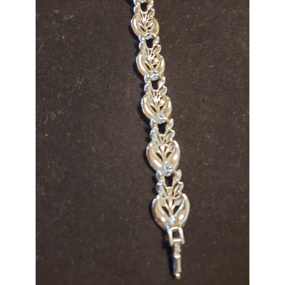 Vintage Coro Bracelet, Shiny Silver Color Leaf Bracelet.